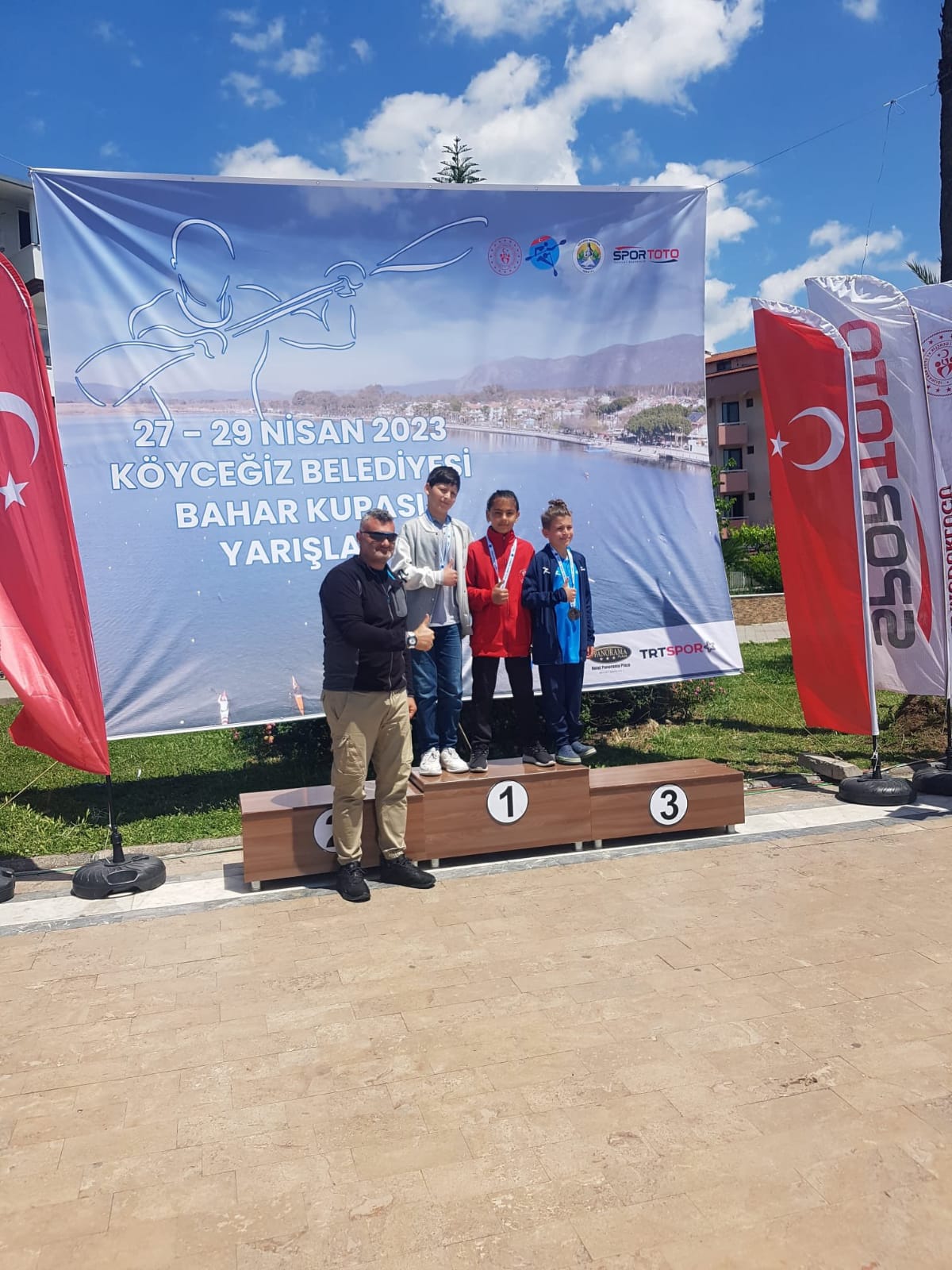  Durgunsu Kano Bahar Kupası Küçükler 500 mt. Yarışlarında Yunus Emre Ortaokulu Öğrencimiz Mete Alp İleri Türkiye Şampiyonu Oldu.