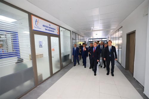 Valimiz Sayın Dr. İdris Akbıyık Kaymakamımız Mustafa Maslak ile Birlikte Yeni yapılan Hükümet Konağında İncelemelerde Bulundu.